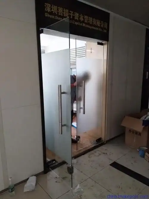 深圳南山科技园定制安装办公室玻璃门 公司商铺玻璃门 玻璃隔断