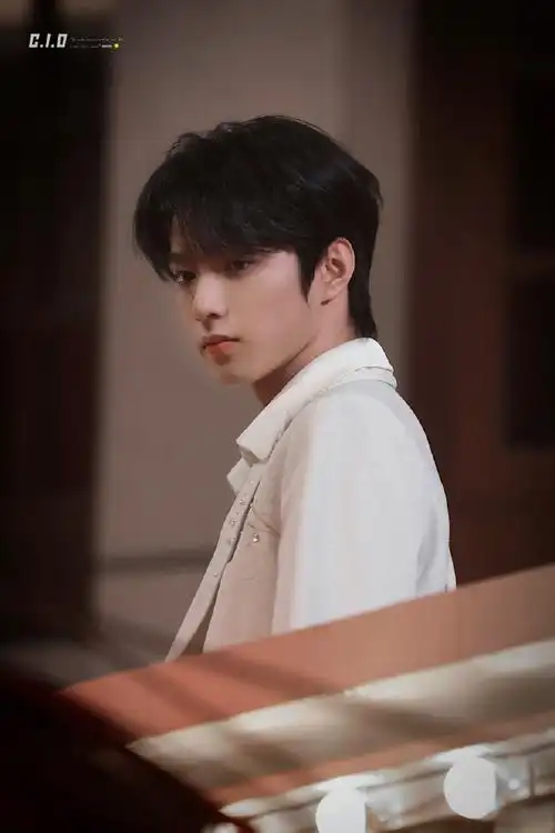 居·高·临·下  睥·睨·众·生  @时代少年团-刘耀文  刘耀文超话