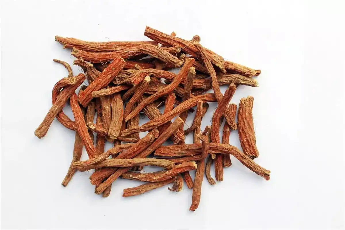 中医认为,丹参有助于改善心脏,冠状动脉的功能,五脏六腑更神清气爽.