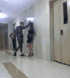 搞笑gif图:一群美女模特为你上菜