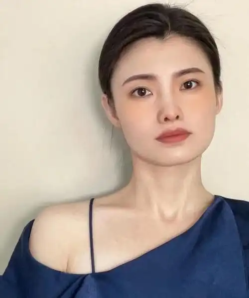 方脸型适合的发型短发卷发,方脸适合什么发型减龄洋气图11