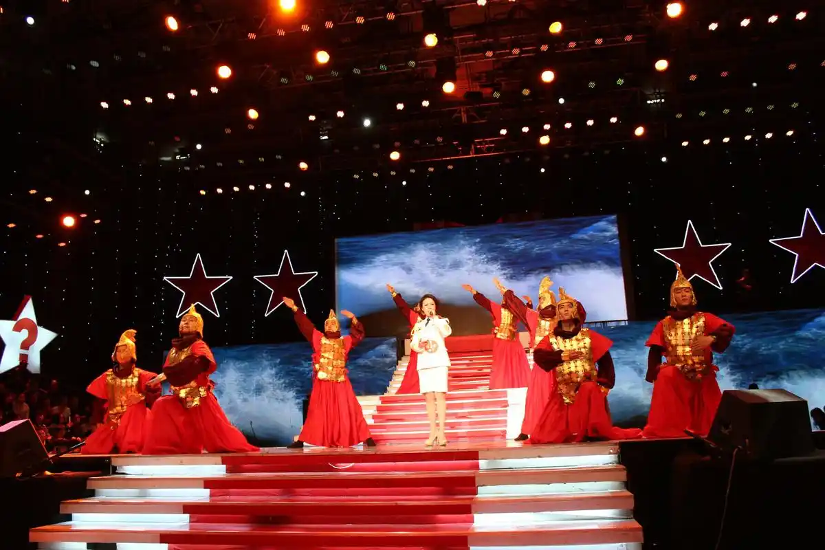 《星光大道》走出来的王二妮,如今成立"助学基金"回报社会