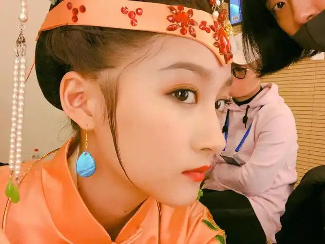 关晓彤古风图片(21岁关晓彤古装扮相太惊艳,穿古装变王熙凤,比现代装