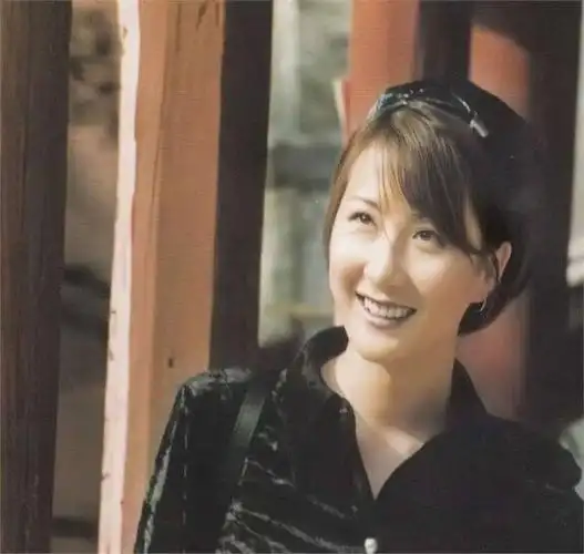 然而,剧中最具吸引力的,莫过于那些风韵犹存的"妈妈团".