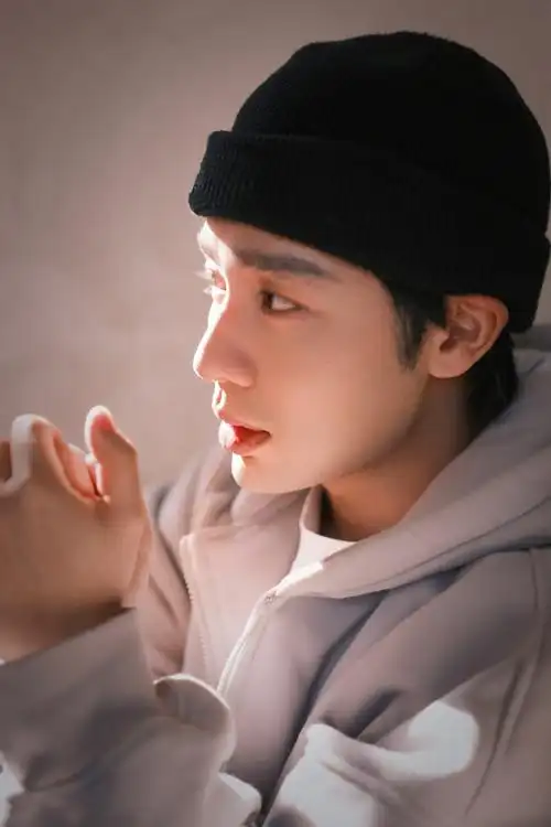 李岱昆超话明媚的春日午后,速来欣赏老板@李岱昆新鲜帅照#岱在你的