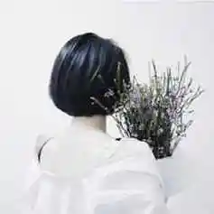 背影 真实 短发 女生头像高清图片