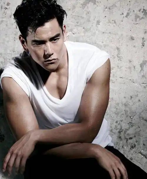 彭于晏:从"正方体男孩"的成长史,41岁至今单身是因为没人要吗