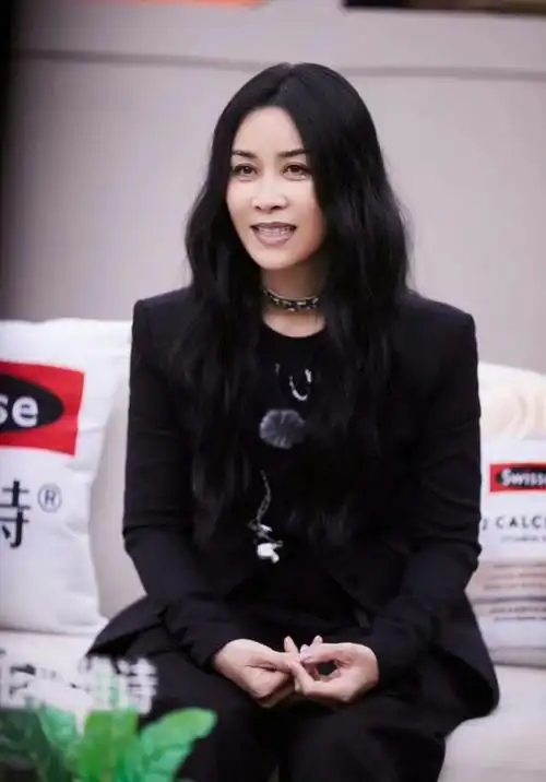 那英嗓音磁性,演绎张惠妹经典《掉了》