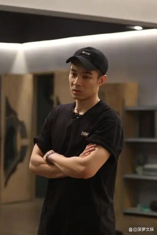 超帅披荆斩棘周柏豪半兽人舞台照又酷又野