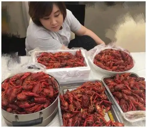 论明星们吃饭的瞬间,贾玲和陈赫不愧是好搭档|陈赫|贾玲|吃饭_新浪新