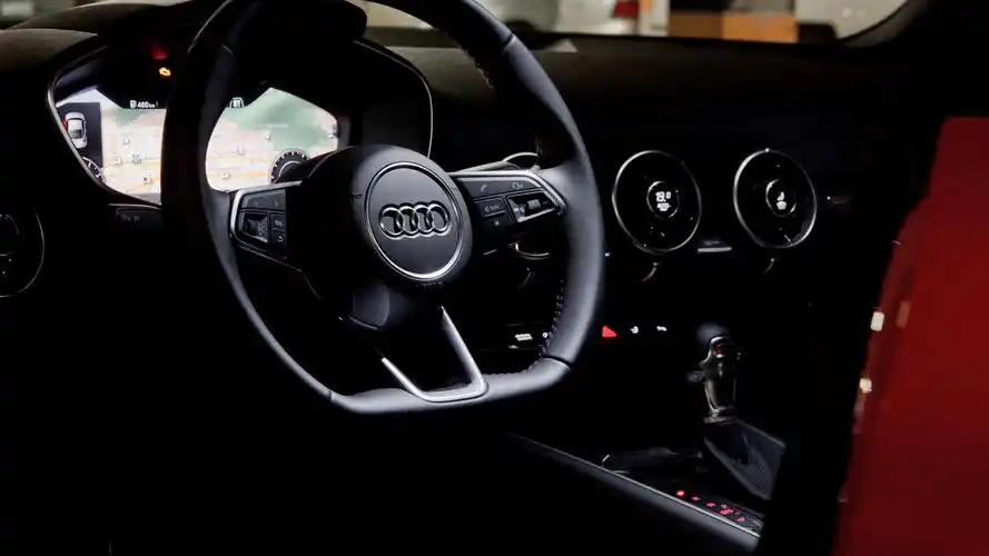 auditt,跑车,内饰,2560x1440,heise,壁纸红色奥迪tt跑车高科技内饰及