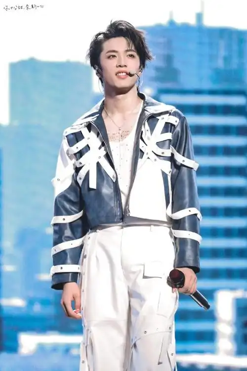 舞台上的你最耀眼78@时代少年团-刘耀文刘耀文超话#刘耀文叁重楼暨