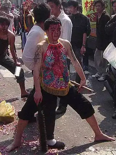 床台湾香港新加坡印尼马来西亚都还有这一职业扶乩进行中也有女乩童?