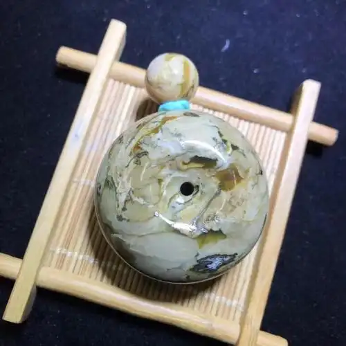 江浸月白根珀 缅甸琥珀蜜蜡珀白根溶洞扣吊坠 青瓷白面包sn8932