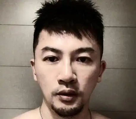 苏有朋换新发型胡子拉渣变成熟大叔网友纷纷表示撞脸赵薇了