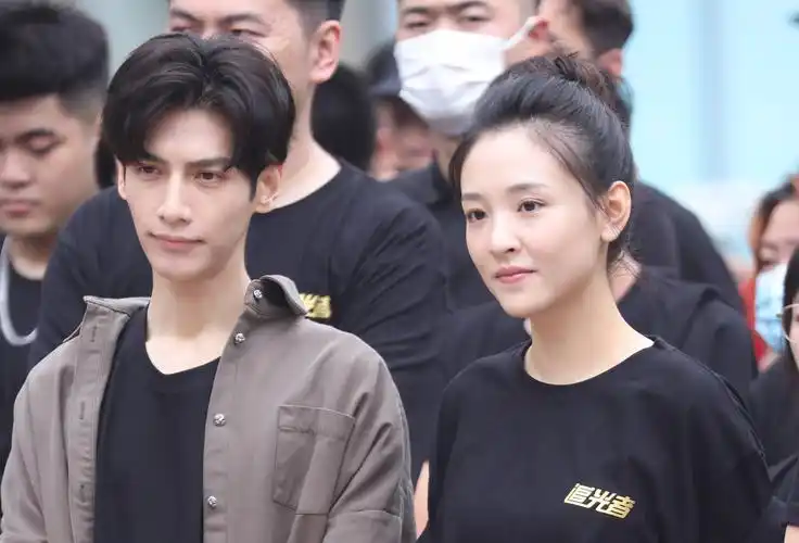 小赵默笙何以琛合体!罗云熙吴倩新戏开机cp感爆棚